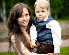 CAZ ÎNFIORĂTOR: S-a SINUCIS aruncându-se de la etajul nouă, după ce soţul i-a spus că arată ca un porc în urma operaţiei estetice. Femeia a ales să-i pună capăt zilelor şi fiului ei de 8 ani