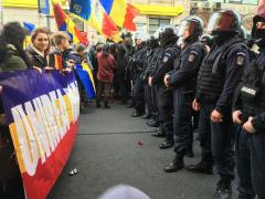 A doua zi de PROTEST în Piaţa Universităţii pentru unionişti, după o noapte petrecută în cort. Se anunţă "adunare generală" la ora 16.00  (FOTO)