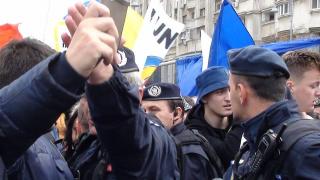 Încăierări VIOLENTE în Capitală, la marşul pentru unirea României cu R. Moldova. Imagini de la faţa locului