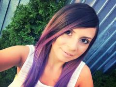 Un AN DE LA COLECTIV. Mama lui Alexis, barmaniţa de la Colectiv, a trăit momente EMOŢIONANTE la cimitir: “A fost un moment magic, greu de explicat şi de povestit. E un semn de la ea”