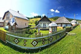 UNIC în România şi celebru in lume! Satul cu cele mai frumoase case “încondeiate” (FOTO)