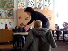 Cazul ei a ÎNGROZIT o ţară întreagă: Ce se va întâmpla cu educatoarea care a fost filmată lovind şi jignind doi copii de grădiniţă (VIDEO)
