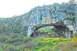 Singurul pod natural DIN LUME, pe care se poate circula cu maşina, se află în România (GALERIE FOTO uimitoare)