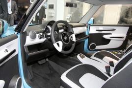 Arată DEMENŢIAL! Iată noul TRABANT! Maşina este mai mult decât ţi-ai putea dori: are un aspect cochet și costă incredibil de puțin (FOTO)