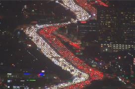 Imagini INCREDIBILE! Ambuteiaj de proporţii în California, înainte de Ziua Recunoştintei (VIDEO)