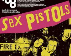 PROTEST INEDIT: Vrea să ardă o colecţie de obiecte estimată la 6 milioane de euro. "Punkul a murit" (VIDEO)