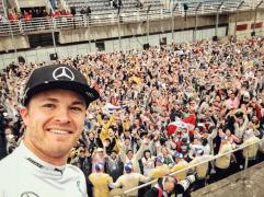 Nico Rosberg este noul campion mondial la Formula 1. Este primul titlu mondial pentru pilotul german