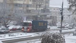Cod galben de NINSORI în mai multe judeţe! La Piatra Neamţ ninge de câteva ore (VIDEO)