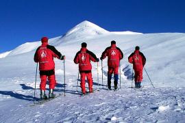 Ce face românul când se îmbată? Sună la 112! Şase ore au căutat disperaţi salvamontiştii un bărbat care dormea liniştit acasă