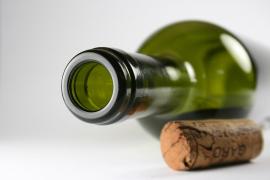 Un tânăr din Botoşani a băut până a murit. Poliţiştii au deschis dosar de ucidere din culpă