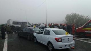 Operaţiune de salvare contracronometru: Peste o sută de salvatori au intervenit la accidentul de pe autostrada A2