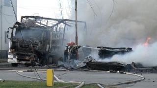 Incendiu PUTERNIC: Cinci tiruri au fost făcute scrum