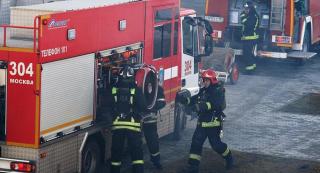 Explozie puternică, în urma unei scurgeri de gaze. Cel puţin o persoană şi-a pierdut viaţa şi alte cinci au fost date disparate. Imagini de la faţa locului