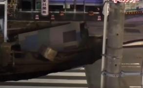 IMAGINI INCREDIBILE: Un crater URIAŞ a înghiţit centrul unui oraş din Japonia şi a provocat haos şi panică (FOTO, VIDEO)