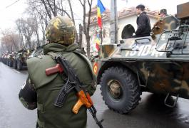 Incident la parada de Ziua Naţională. Un bărbat cu un pistol cu aer comprimat, prins de poliţişti în apropierea Arcului de Triumf