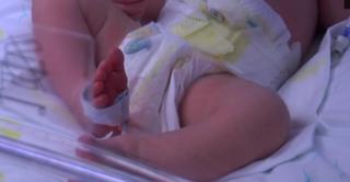 Caz cutremurător în Italia. O mamă româncă şi-a abandonat pe trotuar, în frig, bebeluşul abia născut. Apoi s-a întâmplat un miracol...(VIDEO)