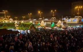 În Piaţa Constituţiei s-a deschis cel mai mare târg de Crăciun din țară