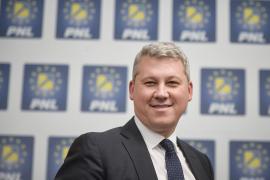 Începe războiul în PNL! Cătălin Predoiu a anunţat că va candida la şefia partidului. Raluca Turcan, preşedinte interimar