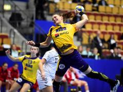 Mai puţini, dar mai buni! România învinge Cehia la handbal feminin, cu 30-28, deşi fetele noastre erau în inferioritate (VIDEO, GALERIE FOTO)