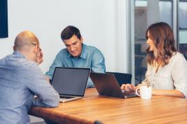 5 greșeli pe care le faci la întâlnirile de afaceri și care îți pun clienții pe fugă