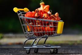 Cât cheltuie un român de la oraş de Sărbători: bugetul ajunge în acest an la 1660 de lei