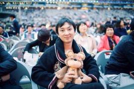 I se pune totul pe tavă, dar REFUZĂ să preia un IMPERIU de peste 150 de MILIARDE DE DOLARI! Cine este tânărul SĂTUL DE LUX, la viaţa căruia alţii doar visează