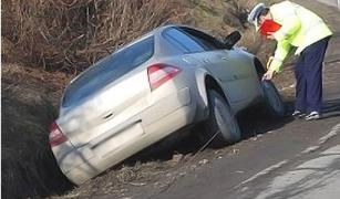 Un bărbat din Oravița a fost prins atât de beat la volan, încât n-a putut fi testat cu etilotestul