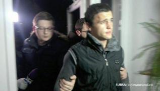 Toți cei trei tâlhari care au bătut și jefuit 5 femei, în Botoșani, au fost prinși. Imagini cu primul agresor încătușat (VIDEO)