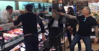 VIRALUL ZILEI: Metallica, show de senzație într-un supermarket! Au cântat "Enter Sandman" în fața galantarului cu mezeluri (VIDEO)