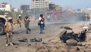 CARNAGIU la Aden! Un jihadist ISIS s-a aruncat în aer și a ucis 49 de militari care stăteau la coadă să-şi ia solda (VIDEO)