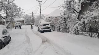 Deszăpezire cu două utilaje stricate la Baia Mare. TIR-uri blocate în Pasul Gutâi, trafic îngreunat pe DN18 B (VIDEO)