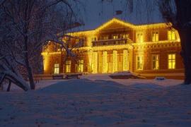 Familia Regală face Crăciunul la Săvârşin şi Slujba de Crăciun la Biserica ortodoxă din comună