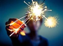 Incendiu de proporţii după ce un copil de nouă ani, din Aiud, s-a jucat cu artificii