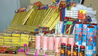 PERCHEZITII la persoane bănuite de CONTRABANDĂ cu articole pirotehnice!