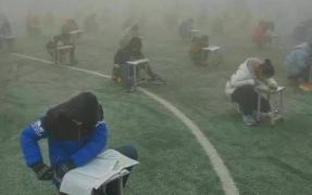 ŞOCANT! Sute de elevi chinezi, OBLIGAŢI să susţină examene afară, în CEAŢĂ TOXICĂ!