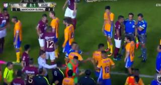 Scene incredibile la finala campionatului mexican de fotbal! Jucătorii s-au luat la bătaie în prelungiri (VIDEO)