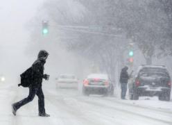 VREME EXTREMĂ în America. O puternică furtună de zăpadă a paralizat mai multe state din SUA (VIDEO)