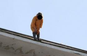 Tragedie în Braşov. O femeie a murit după ce s-a aruncat de la etajul patru al unui bloc