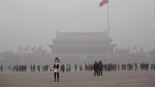 COD PORTOCALIU la Beijing! Capitala chineză, PARALIZATĂ timp de trei zile din cauza unui nou val de smog (VIDEO)