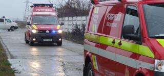 Noapte albă pentru ISU Giurgiu. Acoperişuri smulse de vânt, panouri publicitare căzute la pământ sau copaci rupți