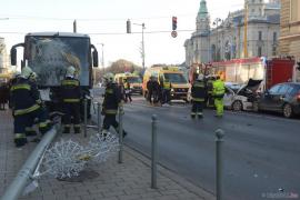 Autocar românesc, cu 46 de oameni la bord, implicat într-un accident în Ungaria. Cel puțin 4 răniți (GALERIE FOTO)