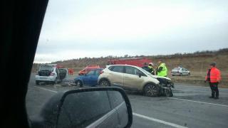 Accident GROAZNIC la Băicoi, trei maşini implicate. A fost necesară intervenţia elicopterului SMURD
