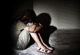 Un bărbat din Bistrița își transformase nepoata minoră în sclava lui sexuală. Grozăvia, descoperită de psihologul școlii