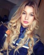 Poliţista căreia nu-i rezistă niciun şofer român! I-a atras atenţia şi faimosului ei coleg, Marian Godină