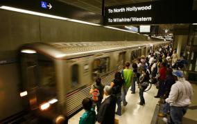 ALERTĂ CU BOMBĂ la metroul din Los Angeles. Şeful LAPD: "Ameninţarea este iminentă" (VIDEO)