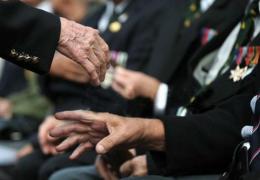 Mai mulţi bani pentru invalizi, veterani şi văduve de război. Guvernul majorează cu 75% indemnizațiile lunare