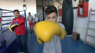 Ambiţie uriasă. Supravieţuitor a DOUĂ accidente rutiere grave, un copil de 13 ani din Ploieşti insistă să facă sport