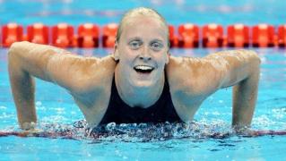 Iubitul stă lângă ea şi plânge de mila ei! Ce blestem a ajuns-o pe Inge Dekker, una dintre cele mai frumoase înotătoare ale lumii