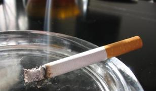 Radiografia primei zile fără fumuri în spaţiile publice închise din România