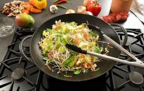 Postul prezintă avantaje, dar și riscuri pentru sănătate